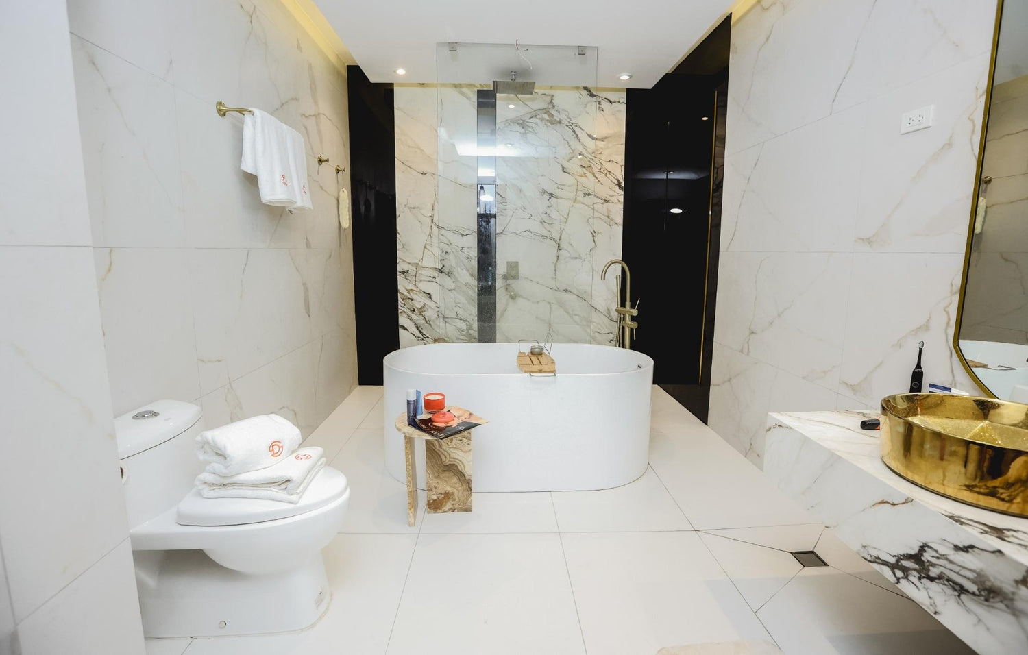  Elegant bathroom featuring two gold sinks and a stylish mirror, creating a luxurious and inviting atmosphere.
